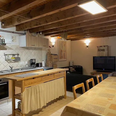 Ardoise Et Girolle Holiday home *