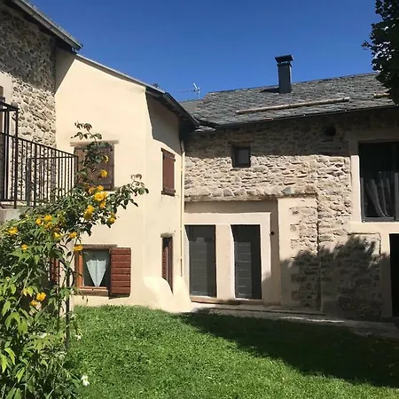 Holiday home Ardoise Et Girolle Formigueres